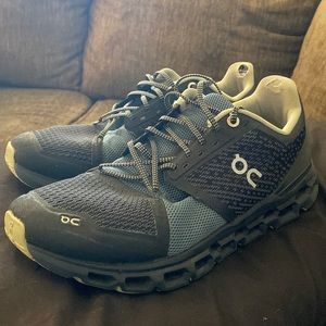 Gently worn Women’s OnCloud Shoes